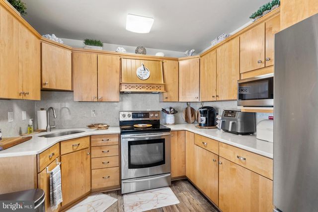 54 QUINCY DR, Levittown, PA 19057