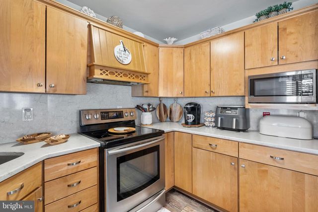 54 QUINCY DR, Levittown, PA 19057