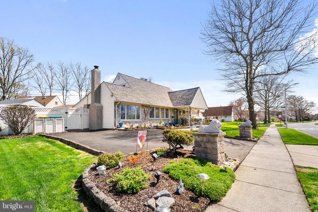 54 QUINCY DR, Levittown, PA 19057