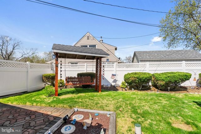 54 QUINCY DR, Levittown, PA 19057