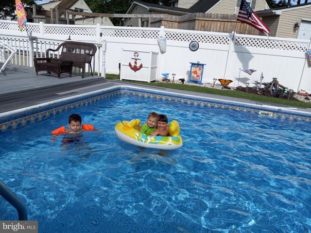 54 QUINCY DR, Levittown, PA 19057