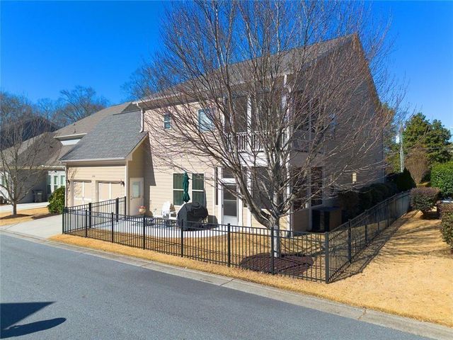 2082 Westwood SE Road, Smyrna, GA 30080