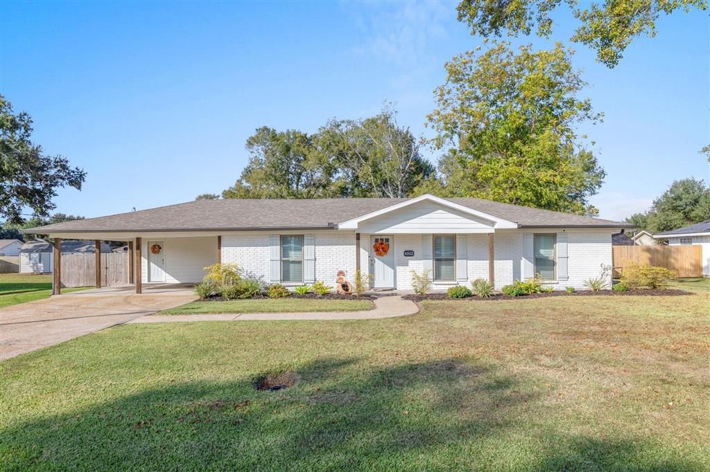 6512 Sunmeadow Lane, Lake Charles, LA 70605