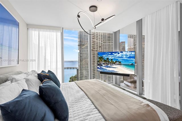 300 Biscayne Blvd Way 1605, Miami, FL 33131