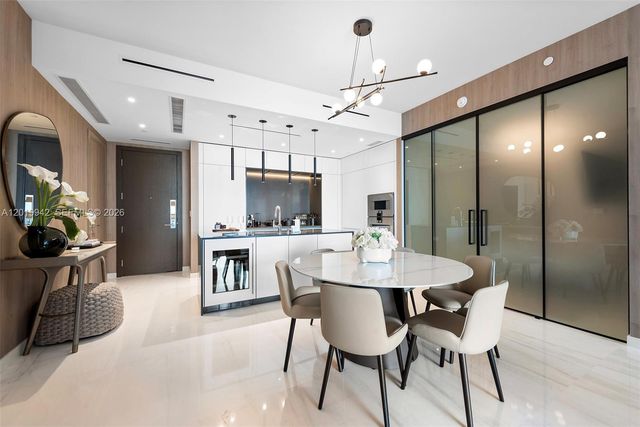 300 Biscayne Blvd Way 1605, Miami, FL 33131