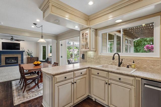 14558 Hawthorn Drive, Clive, IA 50325