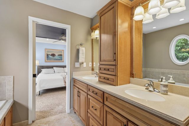 14558 Hawthorn Drive, Clive, IA 50325