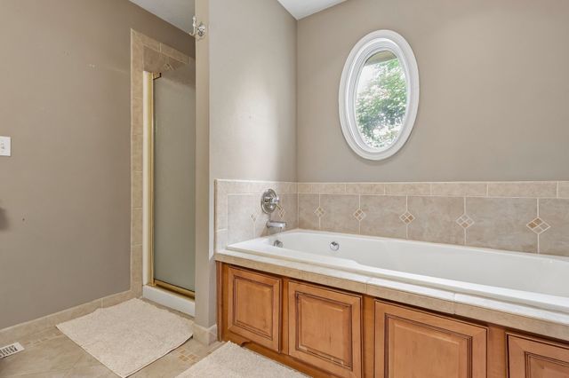 14558 Hawthorn Drive, Clive, IA 50325