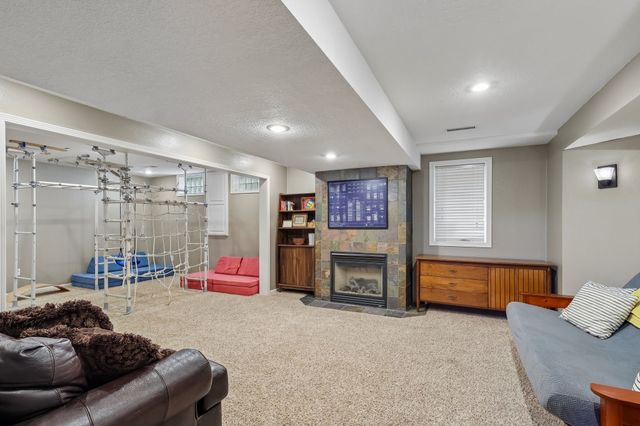 14558 Hawthorn Drive, Clive, IA 50325
