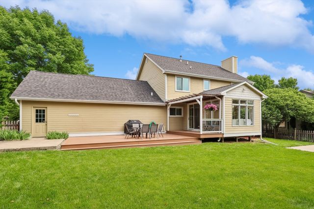 14558 Hawthorn Drive, Clive, IA 50325