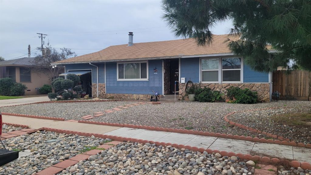 1837 W Bellaire Way, Fresno, CA 93705