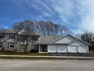 1225 N Red Oak Circle 3, Round Lake Beach, IL 60073