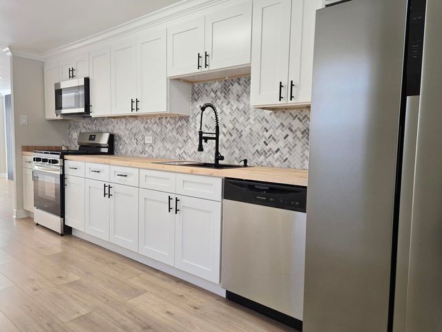 16536 Wolcott Avenue, Markham, IL 60428