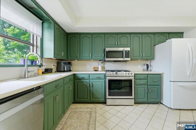 18 Hudson Street, Nutley, NJ 07110