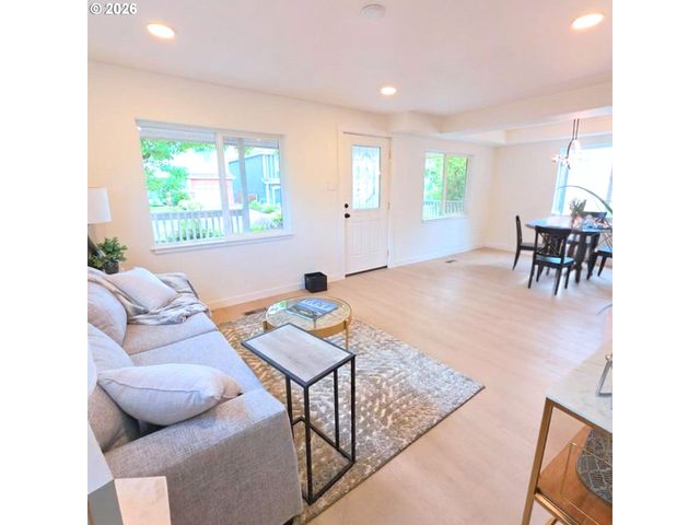4245 Se 89TH Ave, Portland, OR 97266