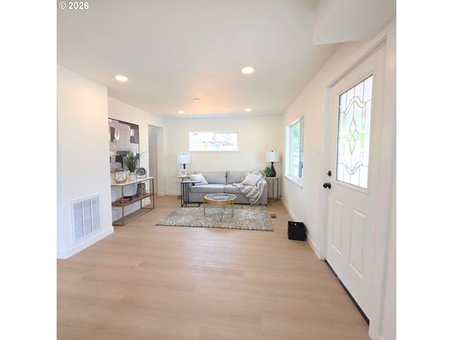 4245 Se 89TH Ave, Portland, OR 97266