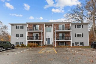 1 Chapel Hill Dr 2, Plymouth, MA 02360