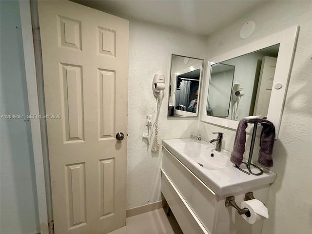 19201 Collins Avenue 241, Sunny Isles Beach, FL 33160
