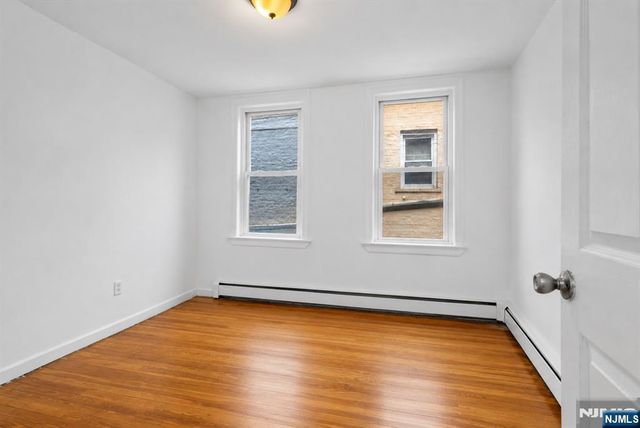411 S 15th Street, Newark, NJ 07103