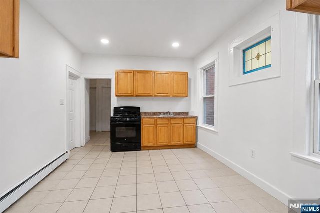 411 S 15th Street, Newark, NJ 07103