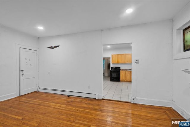 411 S 15th Street, Newark, NJ 07103