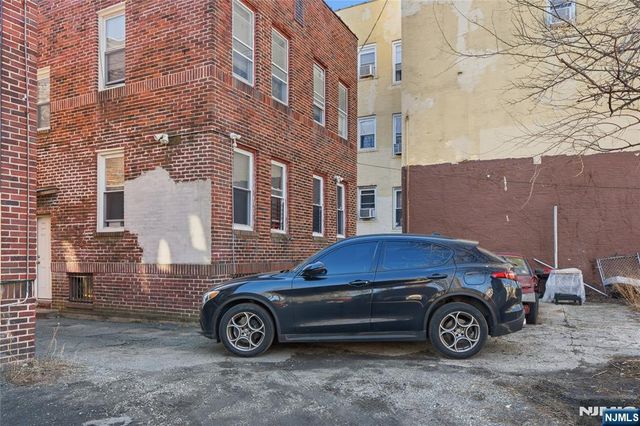 411 S 15th Street, Newark, NJ 07103