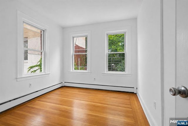 411 S 15th Street, Newark, NJ 07103