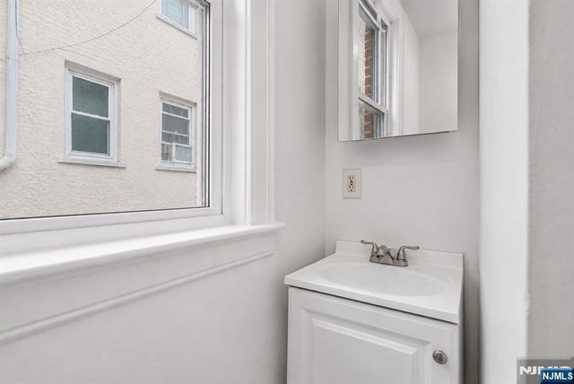 411 S 15th Street, Newark, NJ 07103
