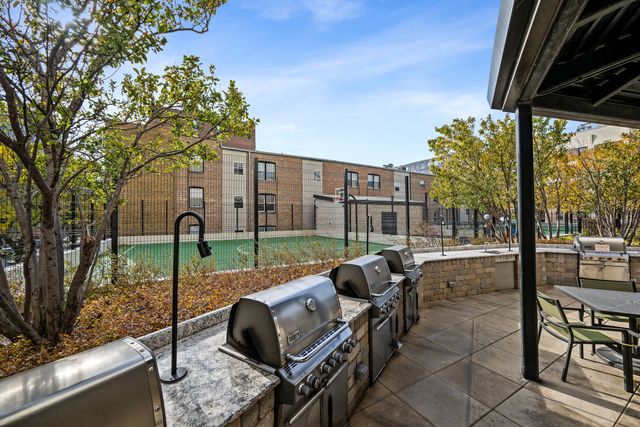 3930 N Pine Grove Avenue 1109, Chicago, IL 60613