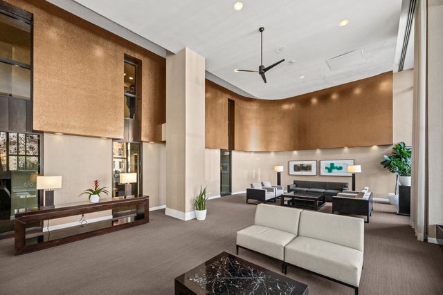 3930 N Pine Grove Avenue 1109, Chicago, IL 60613