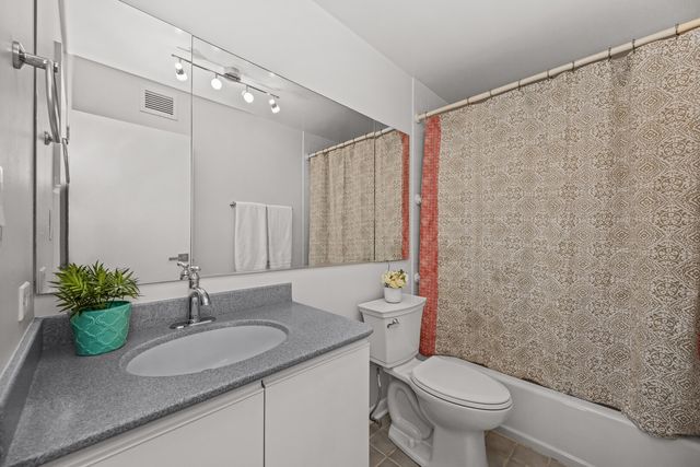 3930 N Pine Grove Avenue 1109, Chicago, IL 60613