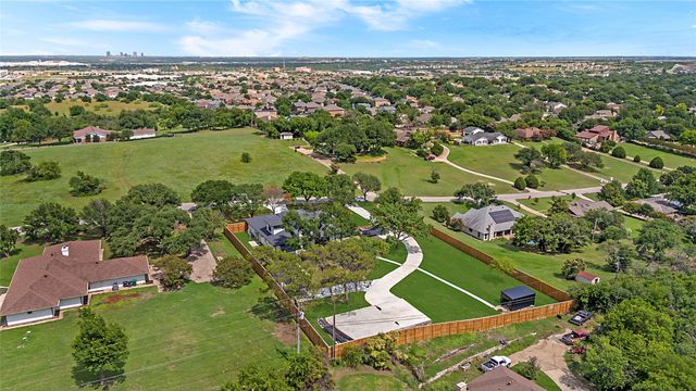 301 Paint Pony Trail N, Fort Worth, TX 76108