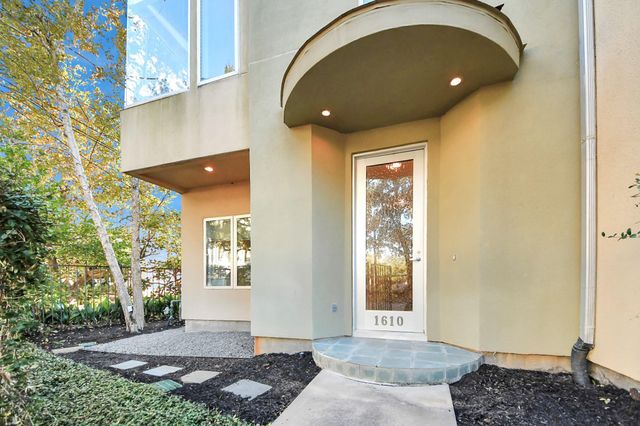1610 Calumet Street, Houston, TX 77004