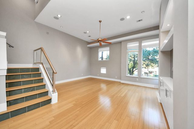 1610 Calumet Street, Houston, TX 77004