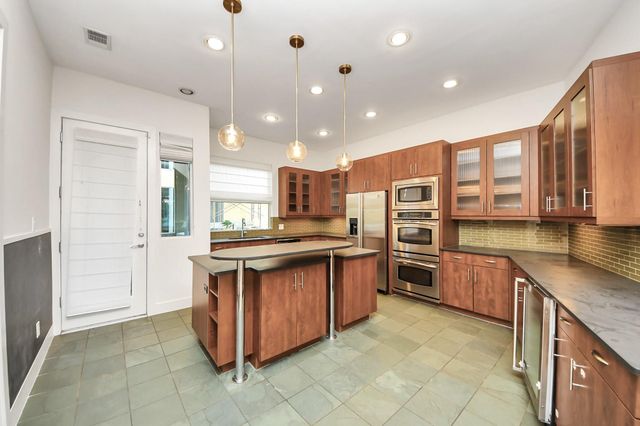 1610 Calumet Street, Houston, TX 77004