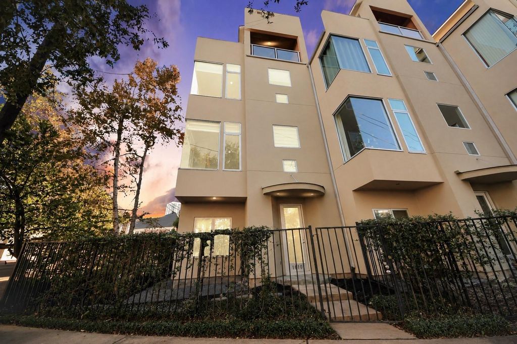 1610 Calumet Street, Houston, TX 77004