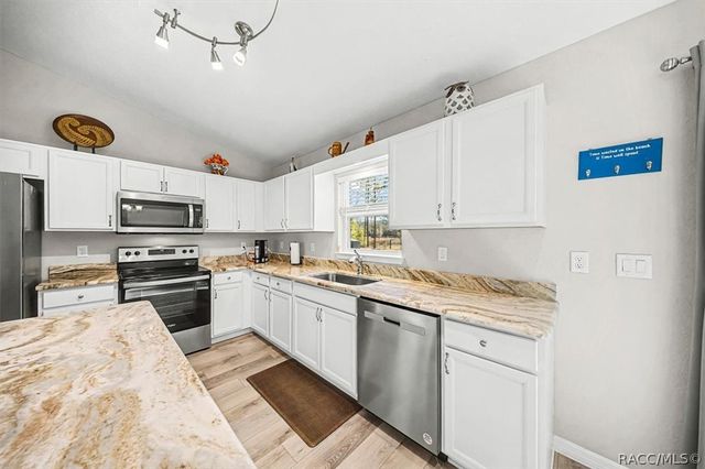 9085 SW 202nd Avenue Road, Dunnellon, FL 34431