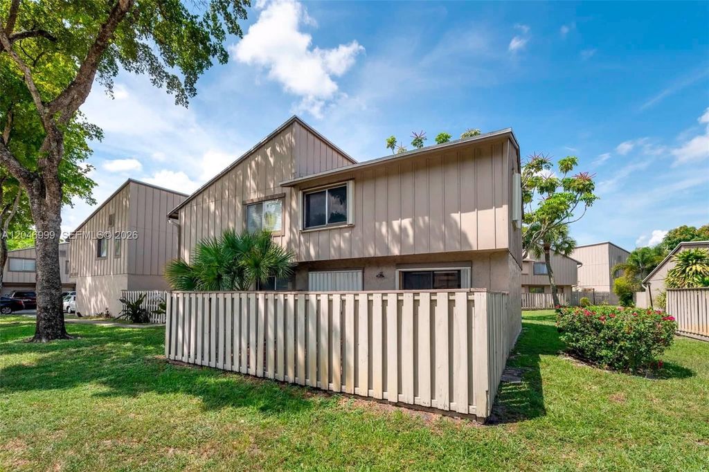 2201 NW 56th Ave 4-A, Lauderhill, FL 33313