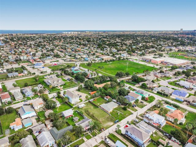 5724 Avenue T, Galveston, TX 77551