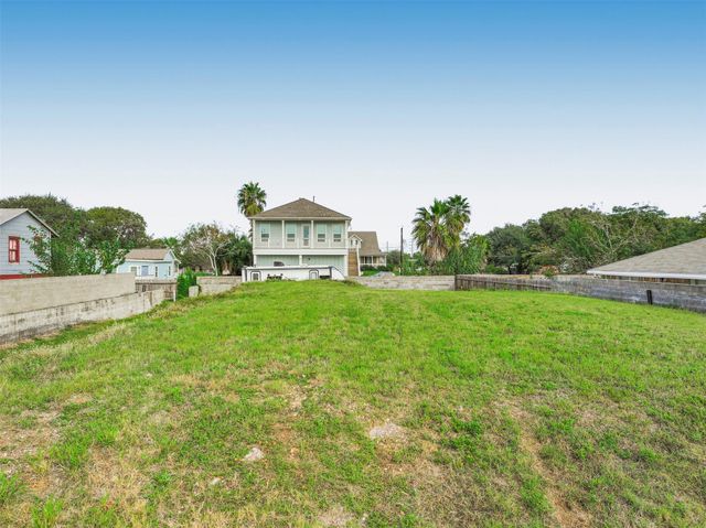 5724 Avenue T, Galveston, TX 77551