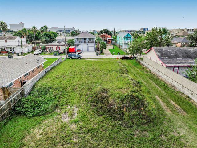 5724 Avenue T, Galveston, TX 77551