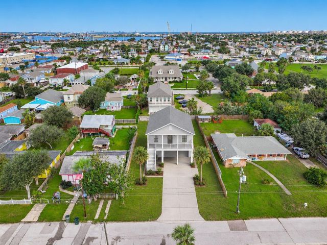 5724 Avenue T, Galveston, TX 77551