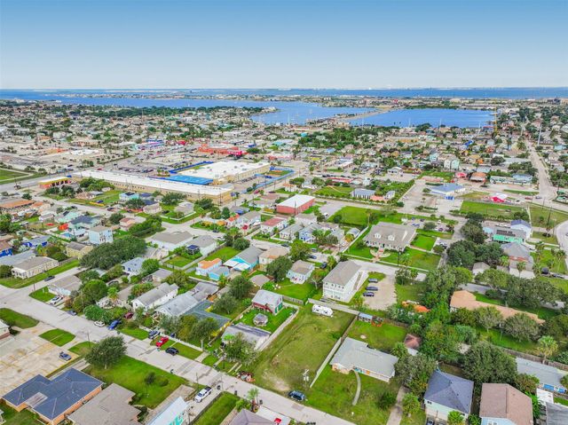 5724 Avenue T, Galveston, TX 77551