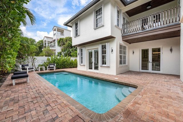 460 Surfside Ln, Juno Beach, FL 33408
