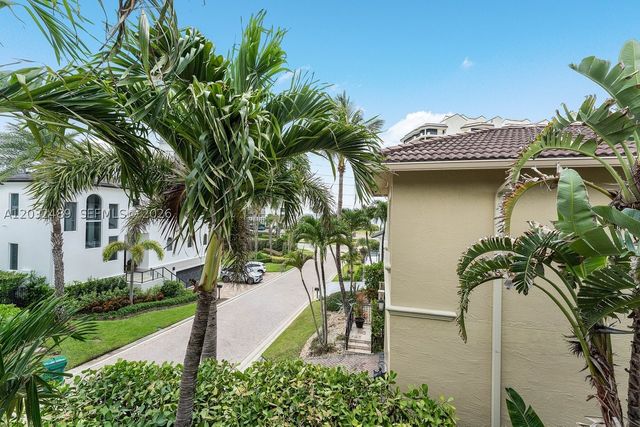 460 Surfside Ln, Juno Beach, FL 33408