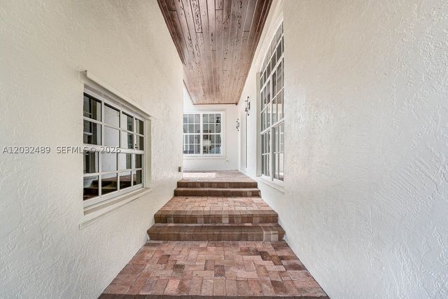 460 Surfside Ln, Juno Beach, FL 33408