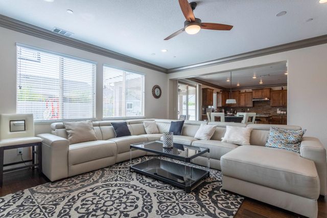 3049 Stonington Dr, Roseville, CA 95747