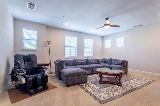 3049 Stonington Dr, Roseville, CA 95747