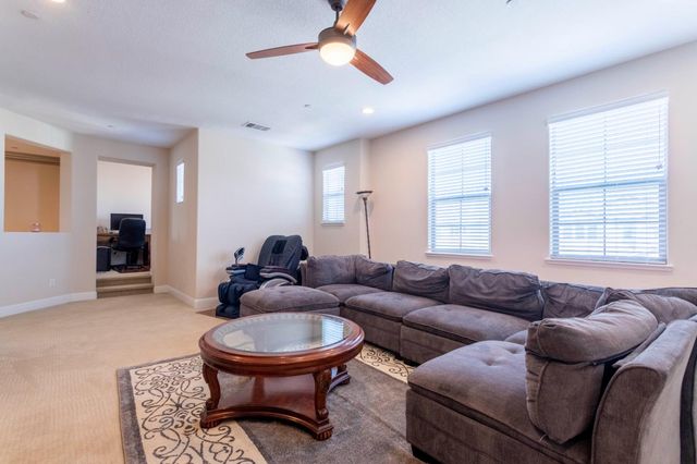 3049 Stonington Dr, Roseville, CA 95747