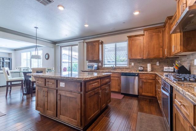 3049 Stonington Dr, Roseville, CA 95747
